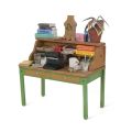 miniaturowe biurko z maszyną do pisania.webp